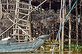 Tonle Sap - Kampong Phluk floating village - stilted houses